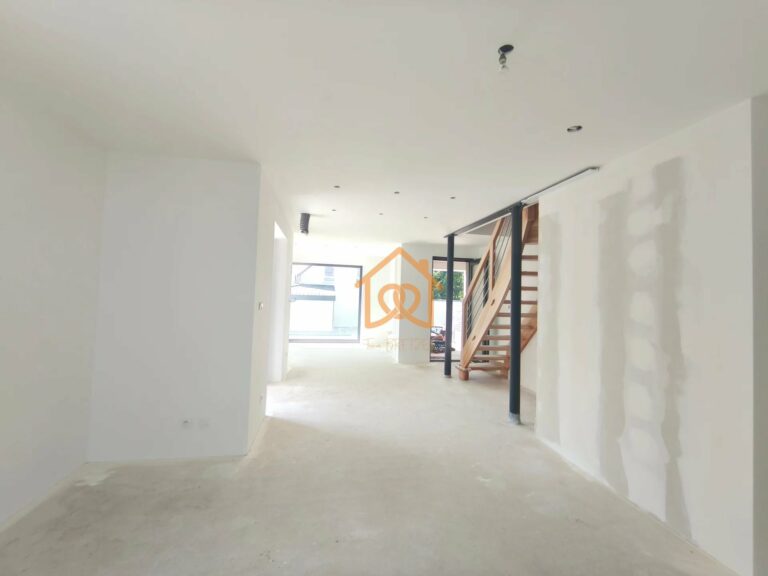 À Geispolsheim Village : Appartement avec garage, parking cave intégrale et un are de terrain - Premi'home Agence immobilière Aix En Provence